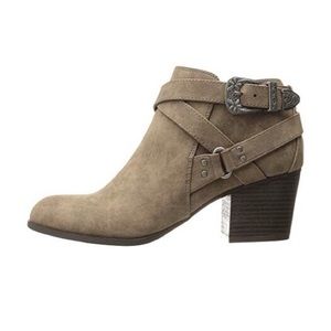 NWOT Indigo rd Sigrid 2 booties with buckle